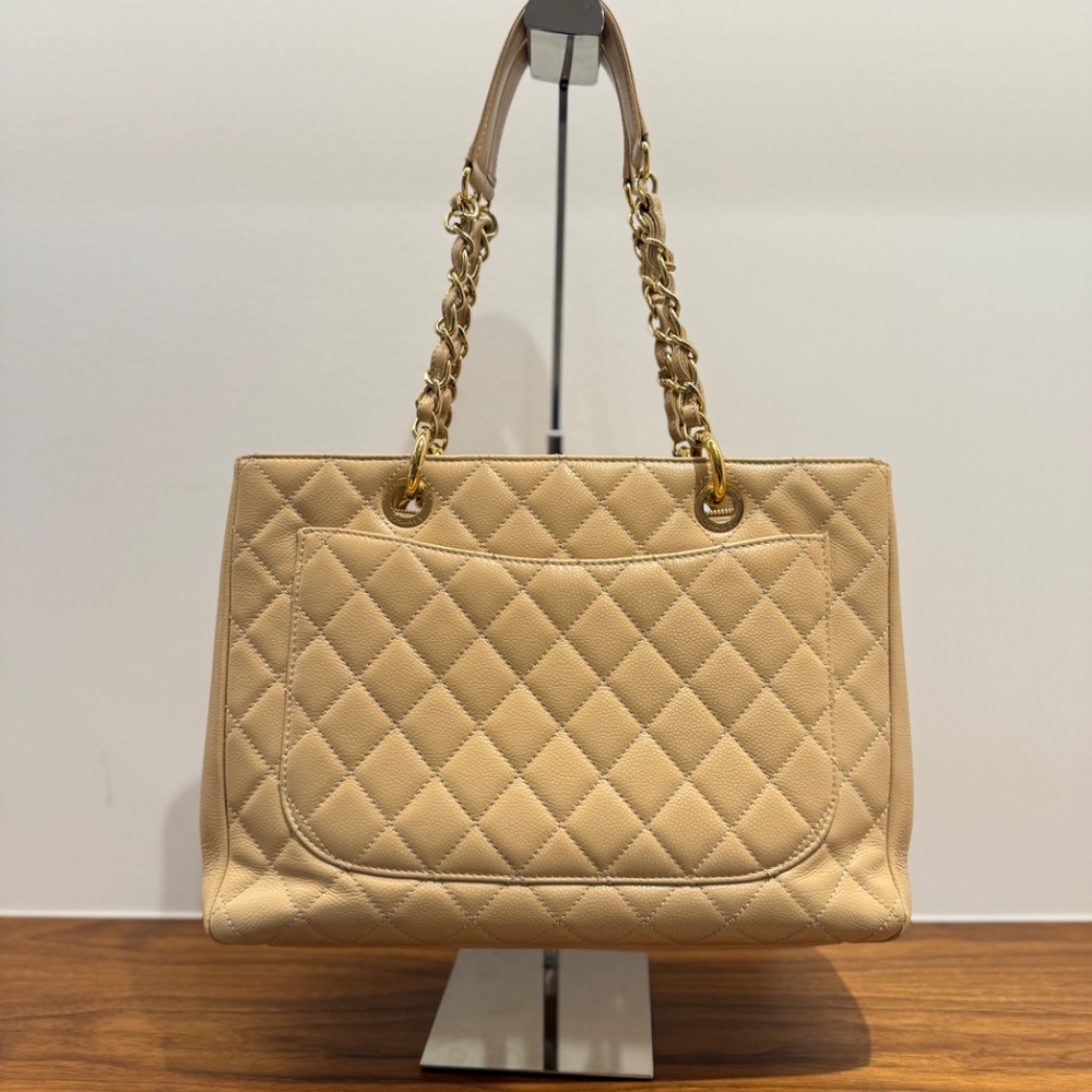 Chanel Grand Shopping tote in Caviar Beige Leather - Picture 4 of 12
